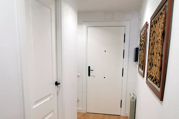 puertas-a-medida-barcelona-lacada-entrada